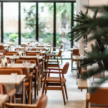 Fafa Sun - Adults Only Голем