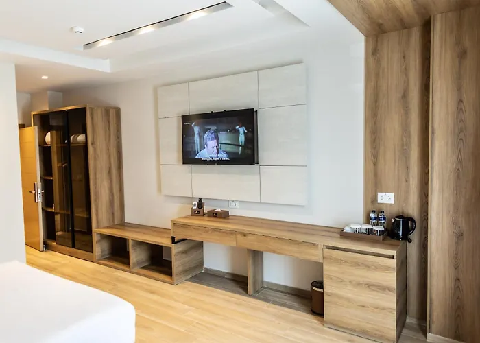 Fafa Sun - Adults Only Hotell Golem (Tirana)